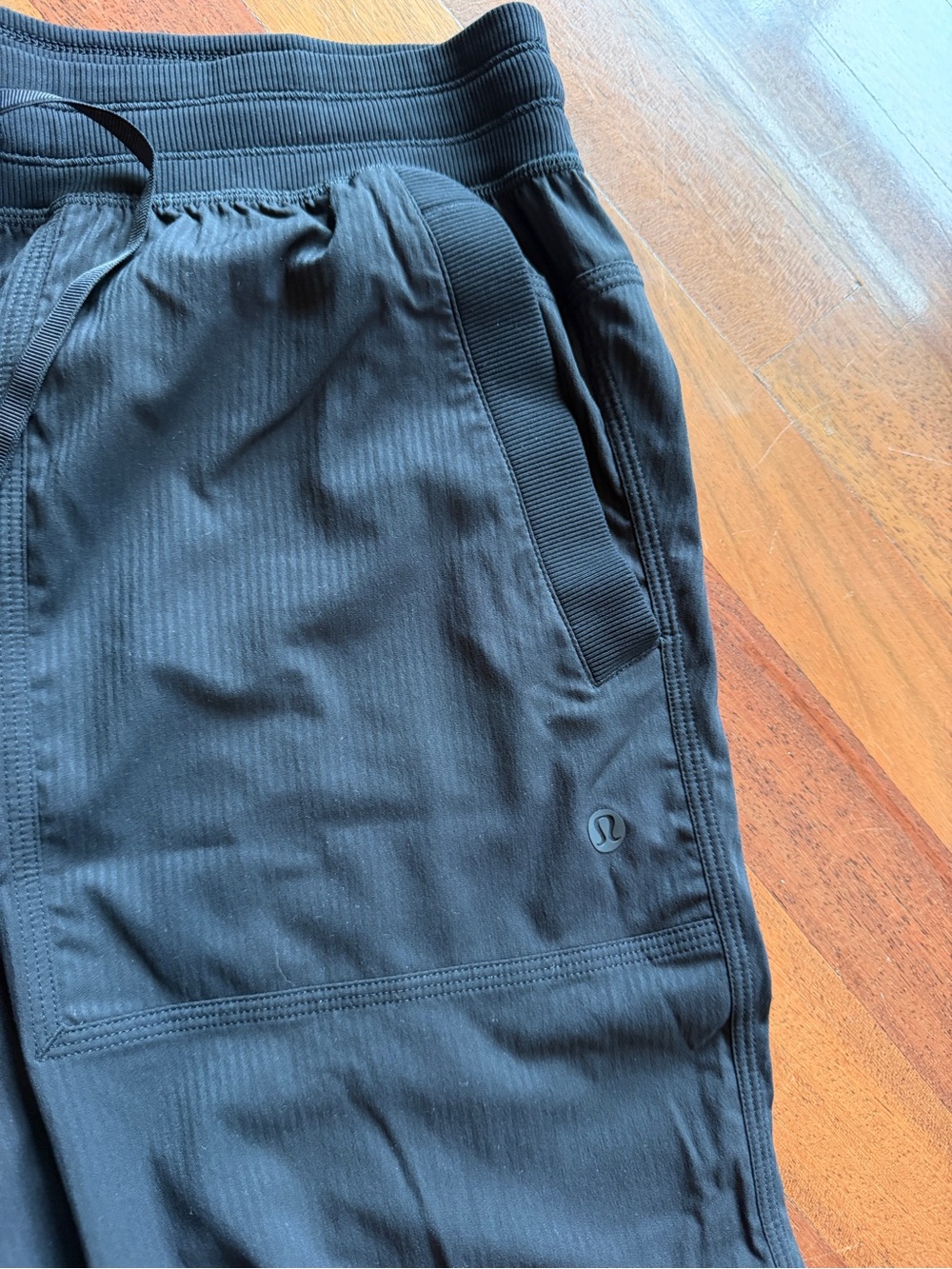 Lululemon Dance Studio Relaxed-Fit
Mid-Rise Black Cargo Pant - Picture 12 of 14